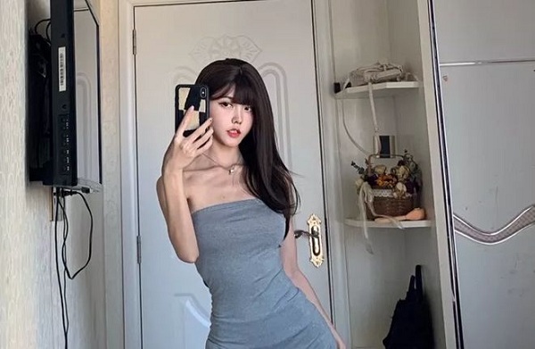 斗鱼又耳少女Bella车站被偷看裙D