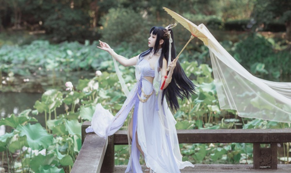 00后coser仓大佬莲突破次元壁百万玩家在线认老婆